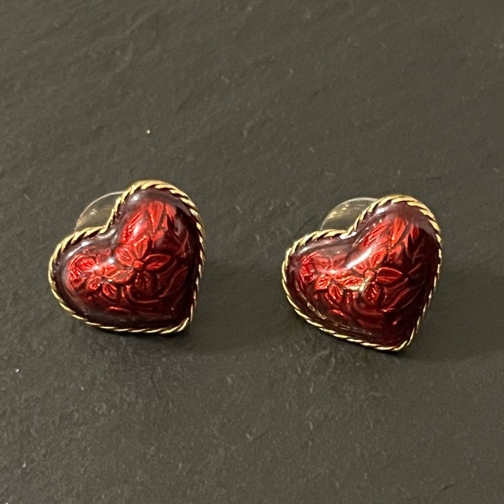 Beautiful Vintage Avon Red Heart Flower Earrings